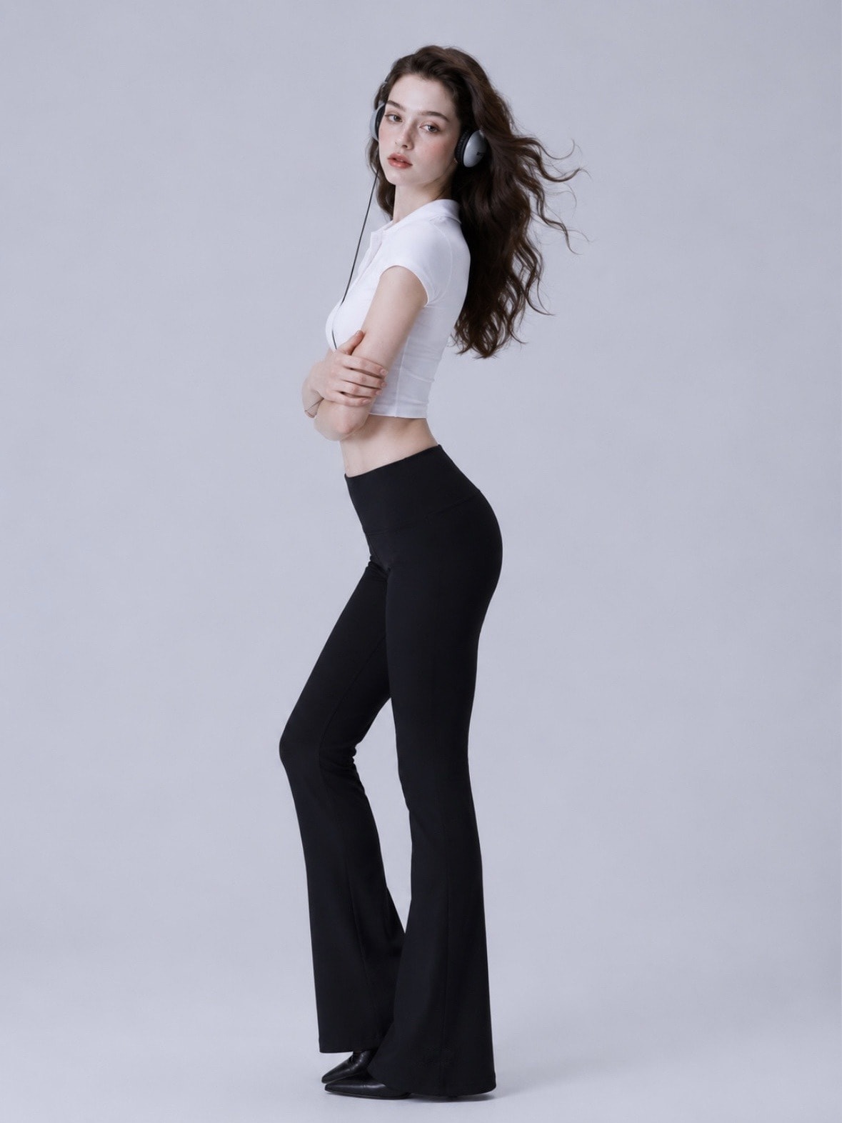 Bootcut Leggings Black — AÉRIA 부츠컷 레깅스 상품 사진
